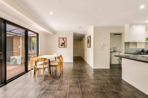 Modern Comfort Retreat 4Bed Cozy Haven w Pool